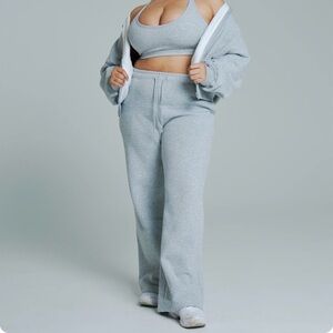 Buffbunny Sweatsuit set 
Hoodie and sweatpants
